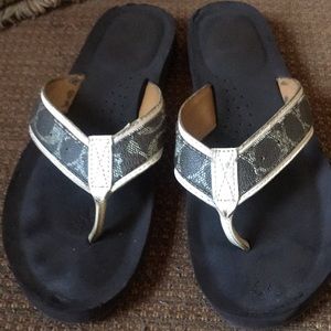 Coach flip-flops